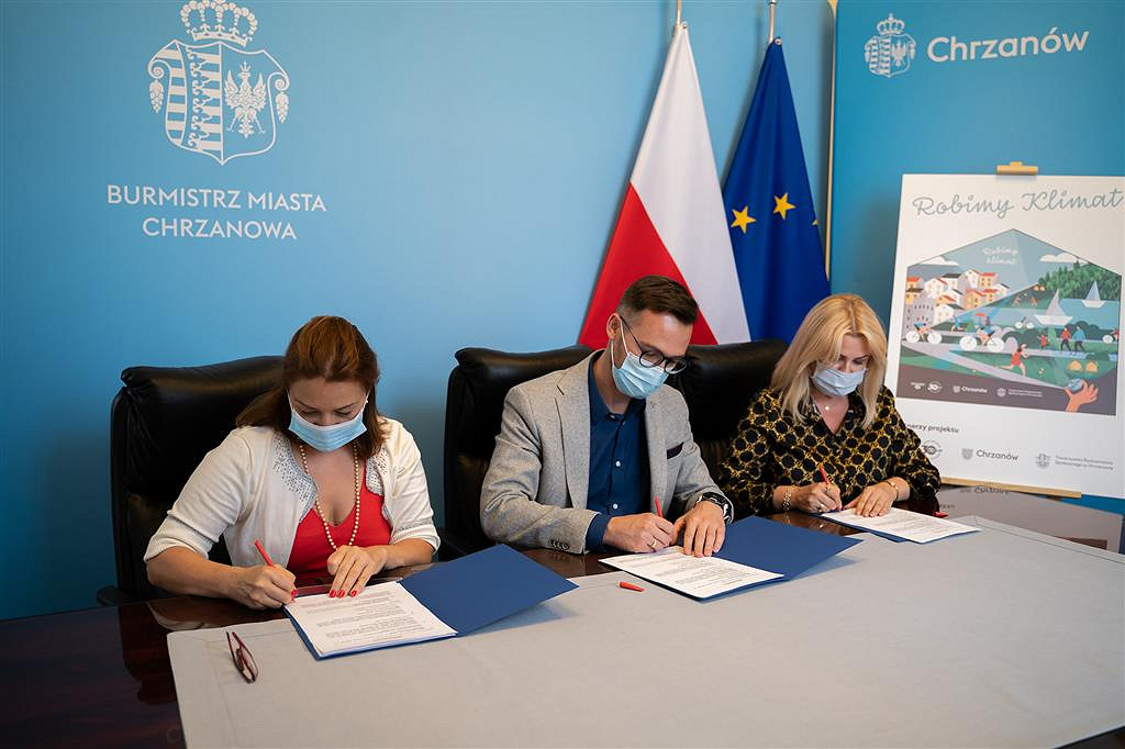 Podpisanie umowy trójstronnej na wykonanie muralu (Large).jpg [85.90 KB]